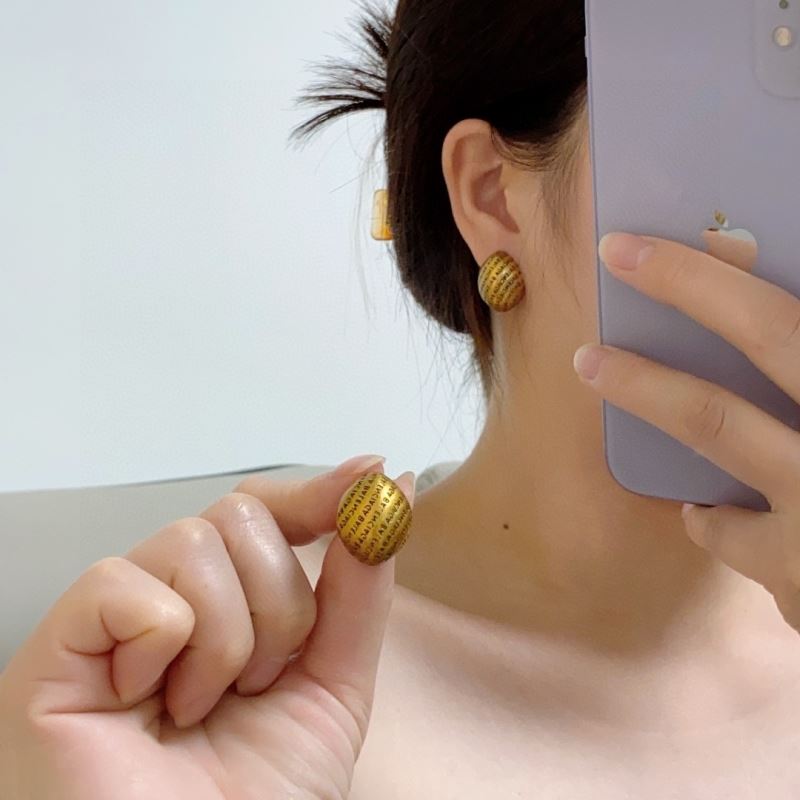 Ba*len*cia*ga earrings